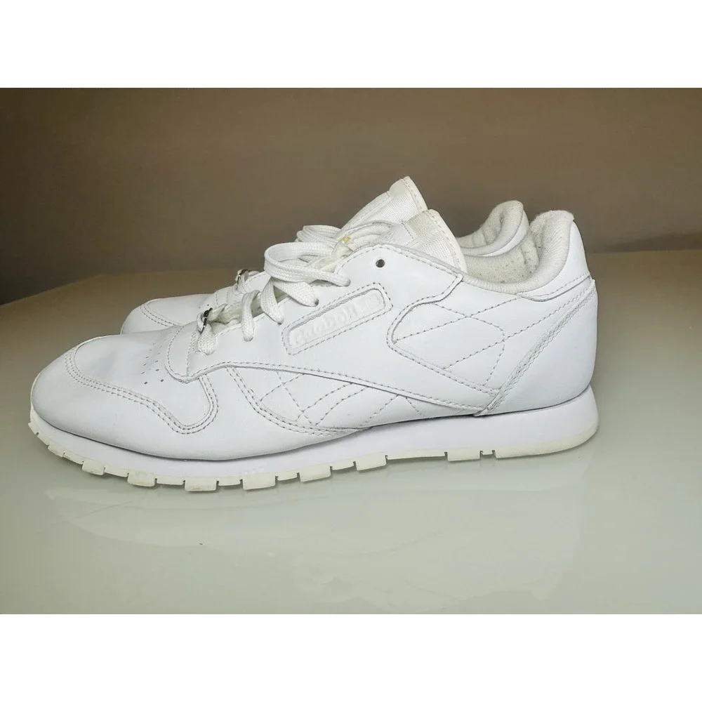 Reebok Classic Sneakers White w/ White Logo 059503 - Size 6 J90139
